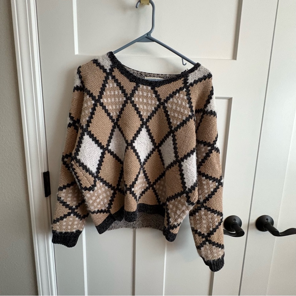Ladies, small, cropped high low sweater. Warm, school, work, casual comfy